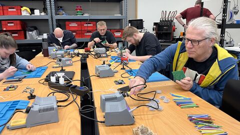 ESP32 mit KI: Löten, Bauen, Programmieren